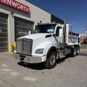 Kenworth T880 with gravel box