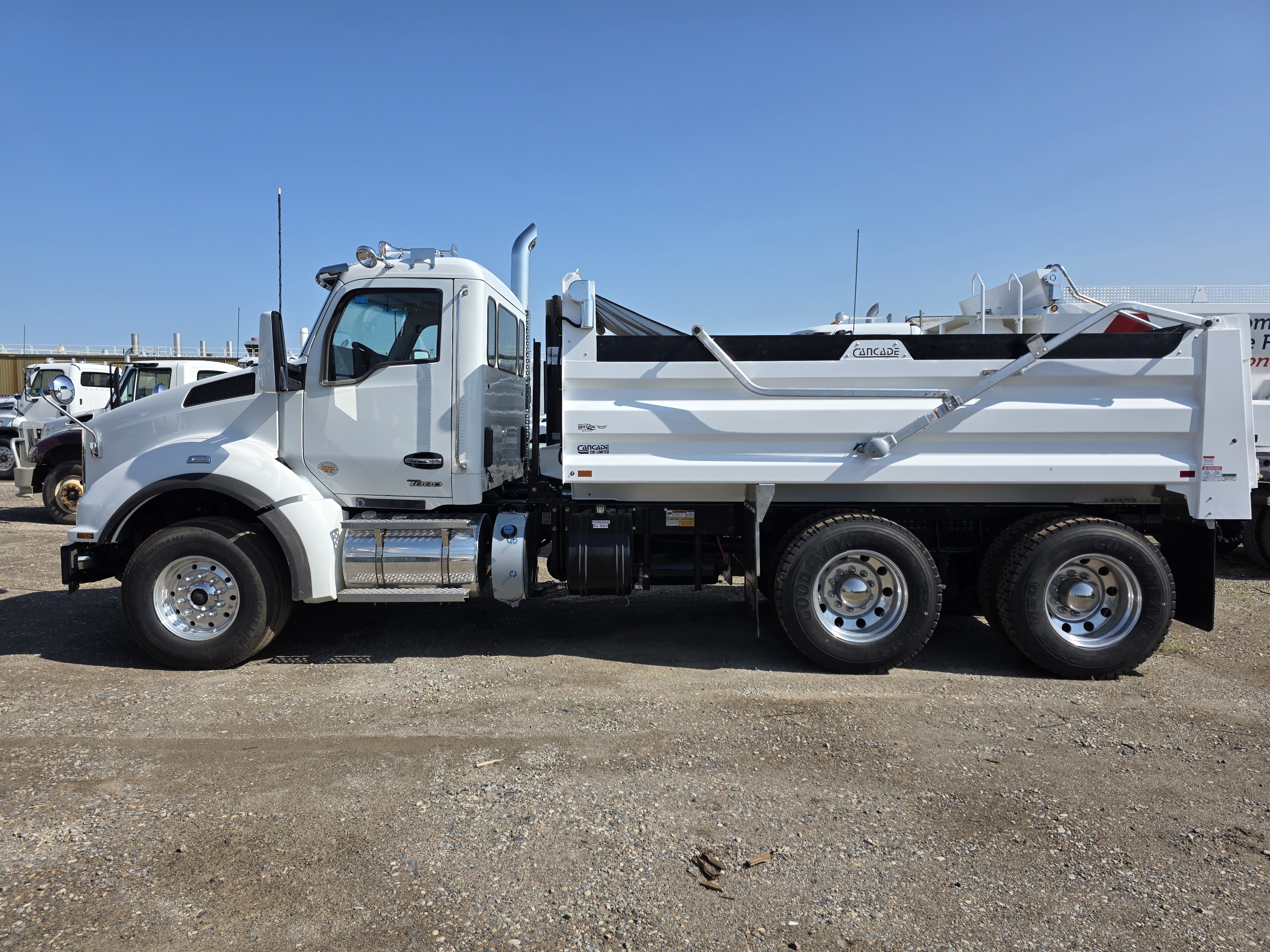 2025 Kenworth T880 Tandem Automatic Gravel Truck (996384)
