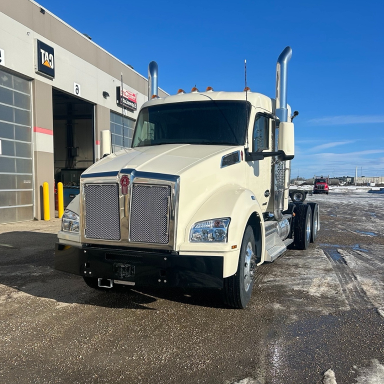 White 2025 T880 Kenworth
