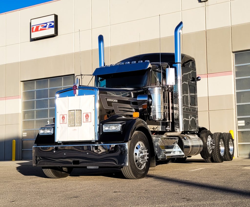 Kenworth Trucks, a black W900