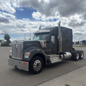 Kenworth W990 for sale in Lethbridge